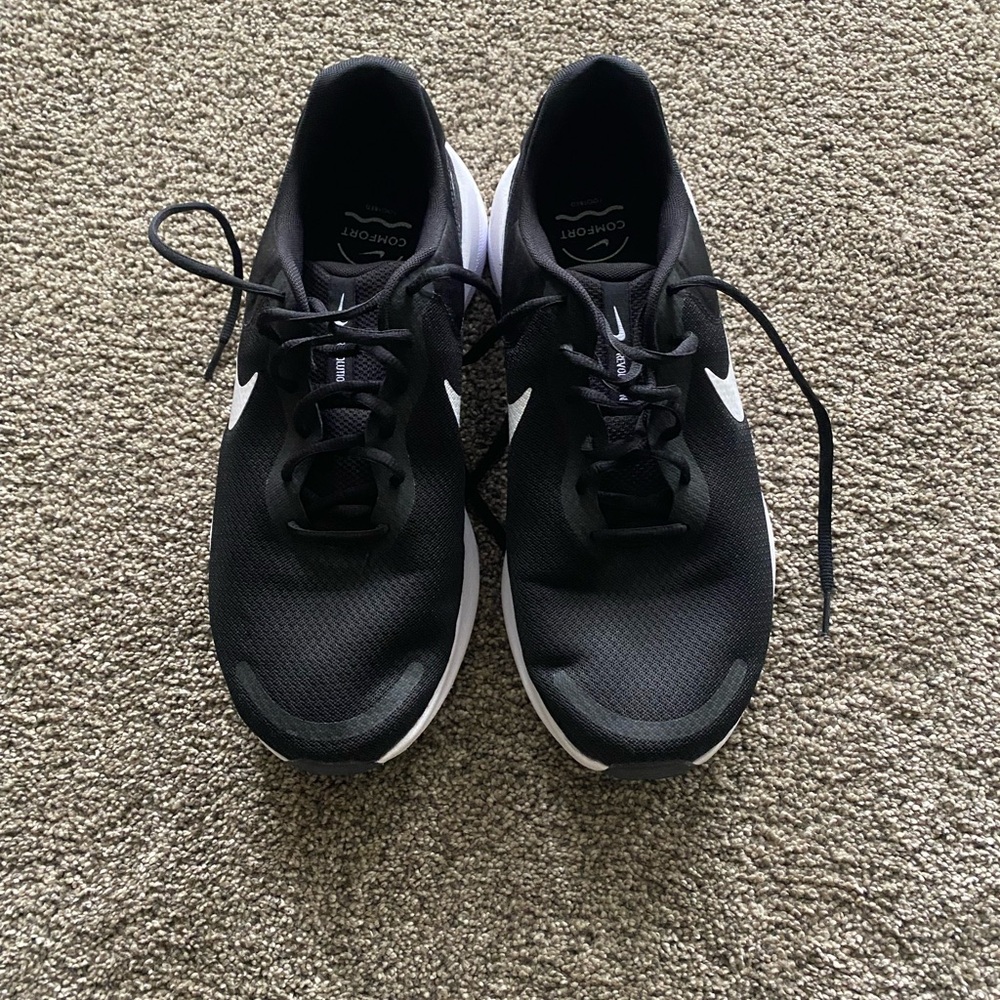 Nike Men's Black and White Athletic Shoes